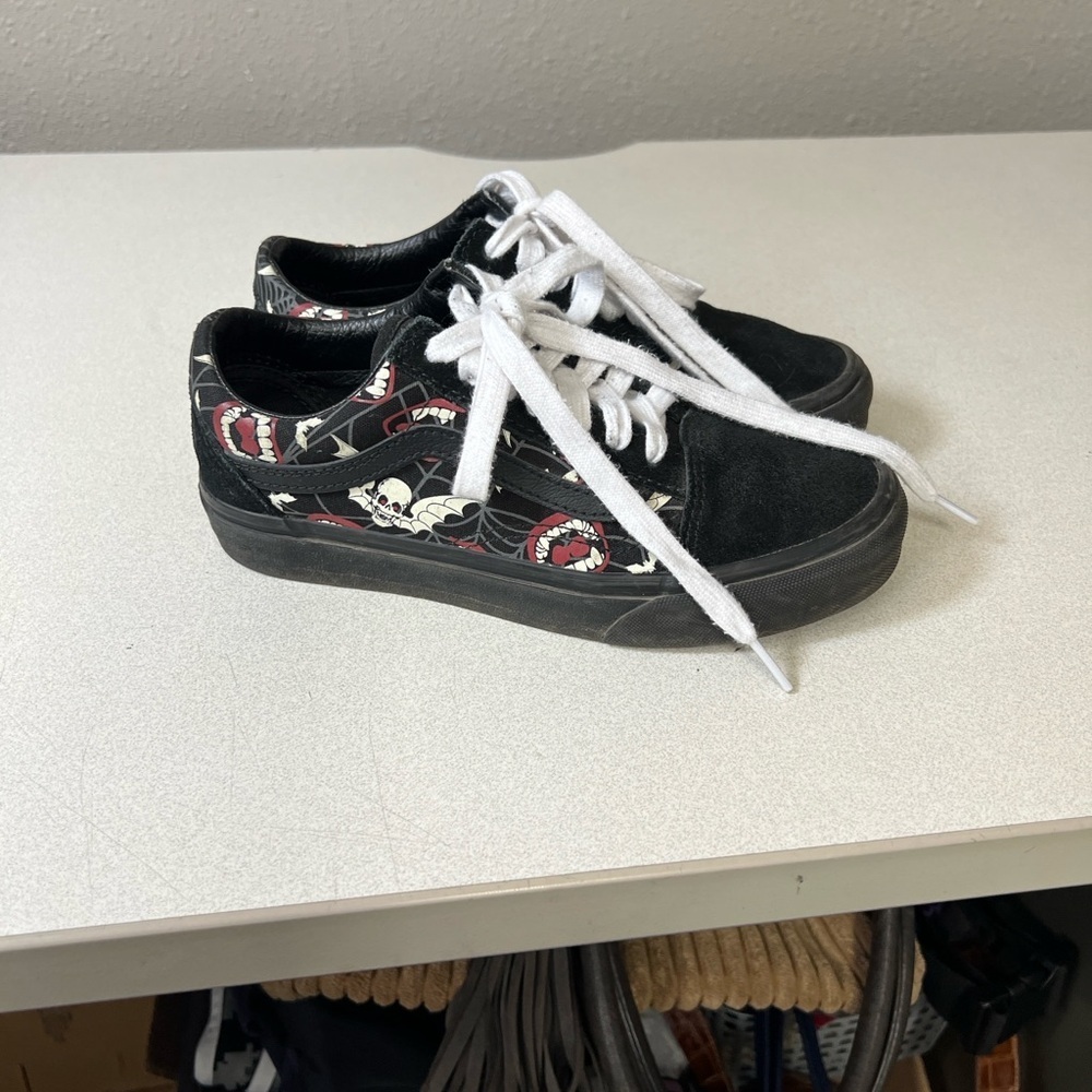 Vans Kids Black Skate Sneakers with White Laces and Pink Accent - Picture 2 of 6